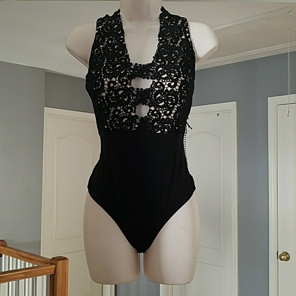 Tops - Sexy embroidered body suit